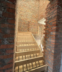 ������ 2 ����������� ��������� � ������� �� 3.5 �����, 140 ��. �, ������� ���� 6