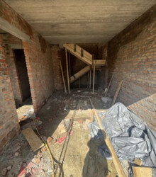 ������ 2 ����������� ��������� � ������� �� 3.5 �����, 140 ��. �, ������� ���� 8