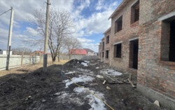 ������ 2 ����������� ��������� � ������� �� 3.5 �����, 140 ��. �, ������� ���� 10