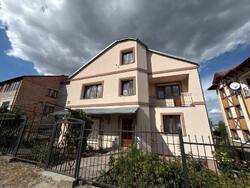 Продаж 2 поверхового будинку з ділянкою на 8 соток, 330 кв. м, Кутківці фото 1 Продаж 2 поверхового будинку з ділянкою на 8 соток, 330 кв. м, Кутківці фото 1