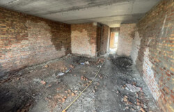 ������ 2 ����������� ��������� � ������� �� 3.5 �����, 140 ��. �, ������� ���� 12