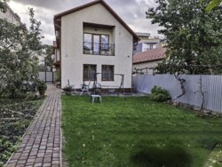 Продаж будинку, 192 кв.м, р-н Старий парк фото 5 Продаж будинку, 192 кв.м, р-н Старий парк фото 5