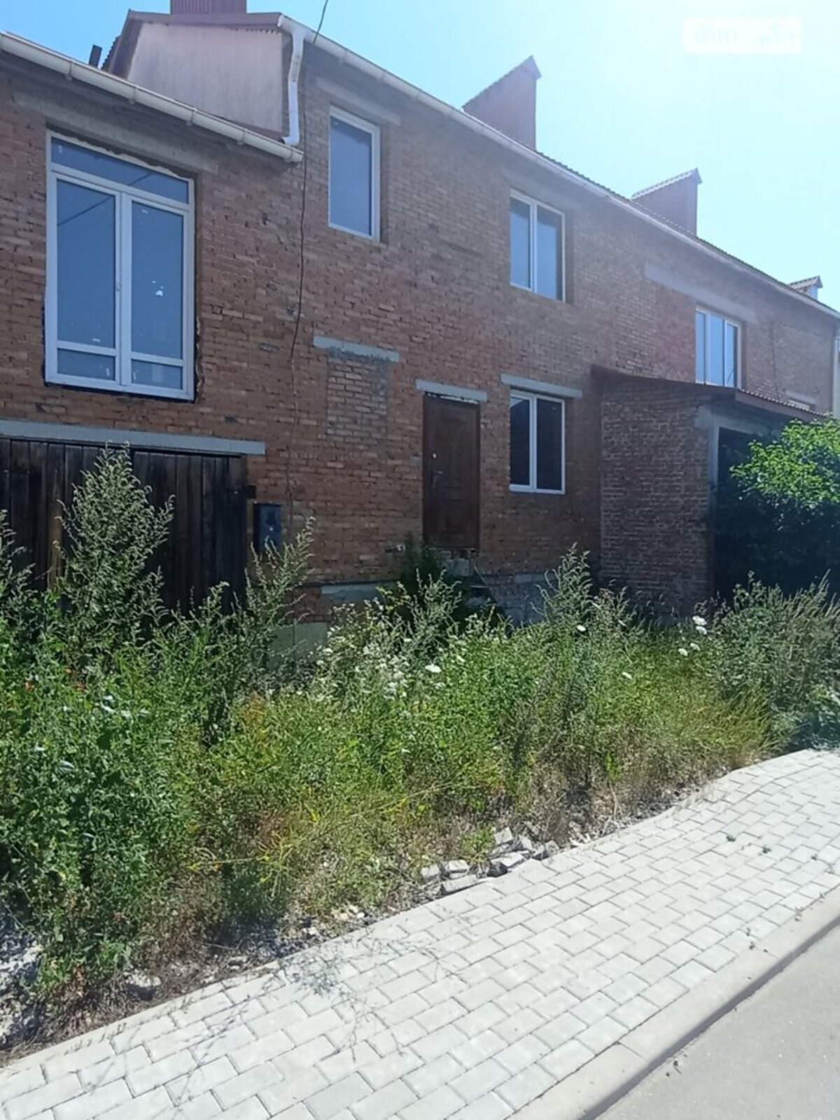 2 поверхового таунхауса з ділянкою на 1 сотку, 230 кв. м, 4 кімнати фото 1 2 поверхового таунхауса з ділянкою на 1 сотку, 230 кв. м, 4 кімнати фото 1