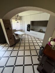 ������ ��� 140 �2 � ������ � �������� 8 ����� � ������� 50 �2 ���� 16