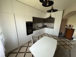 ������ ��� 140 �2 � ������ � �������� 8 ����� � ������� 50 �2 ���� 18