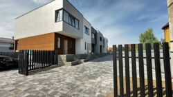   170 2, 2 ,   'Maple Town' ..  5