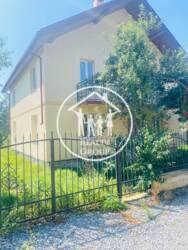 Просторий 2-во поверховий будинок для великої родини з власним озером фото 1 Просторий 2-во поверховий будинок для великої родини з власним озером фото 1