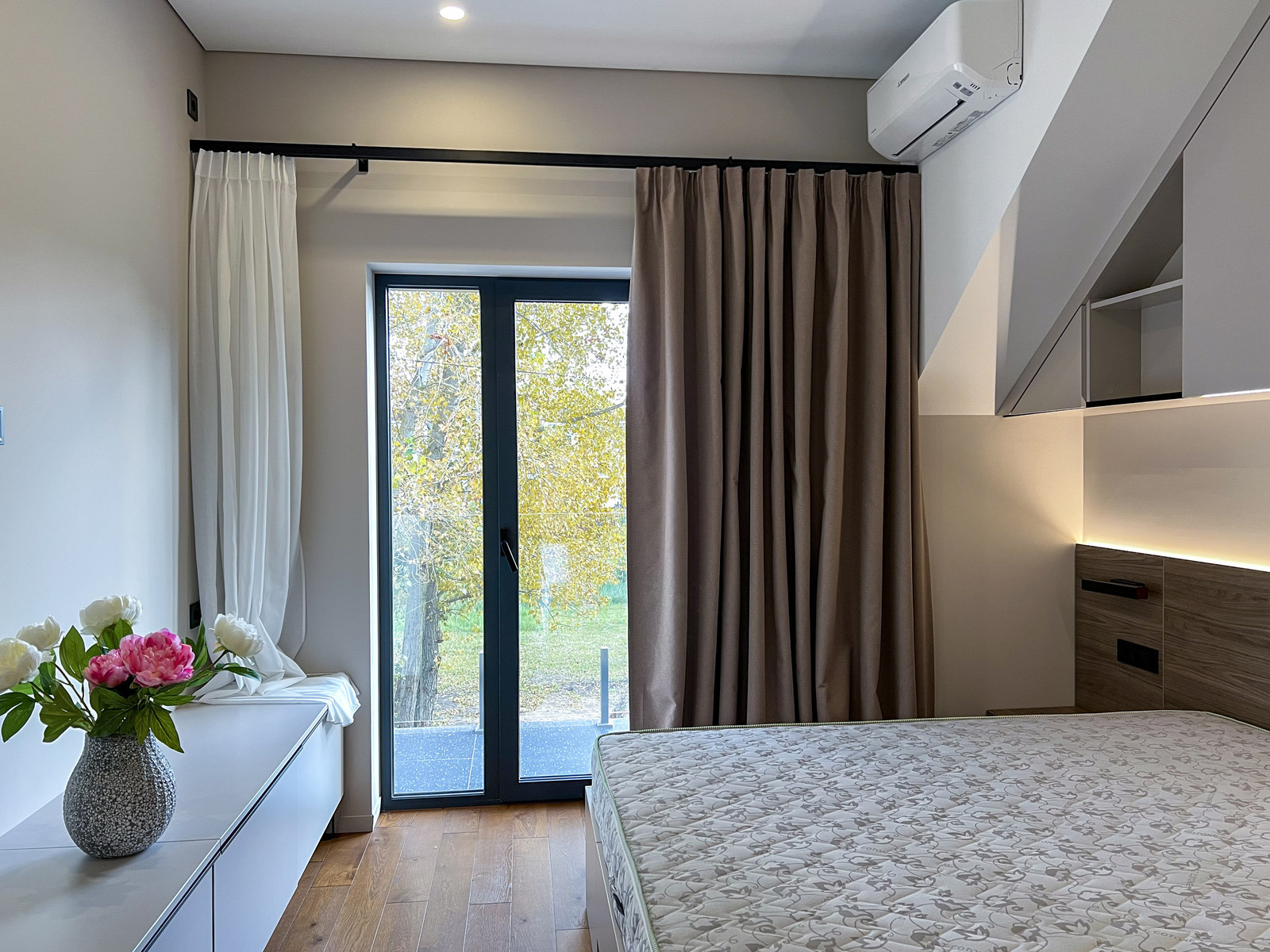       ',  ',    Obolon Residences, Smart Plaza,    33