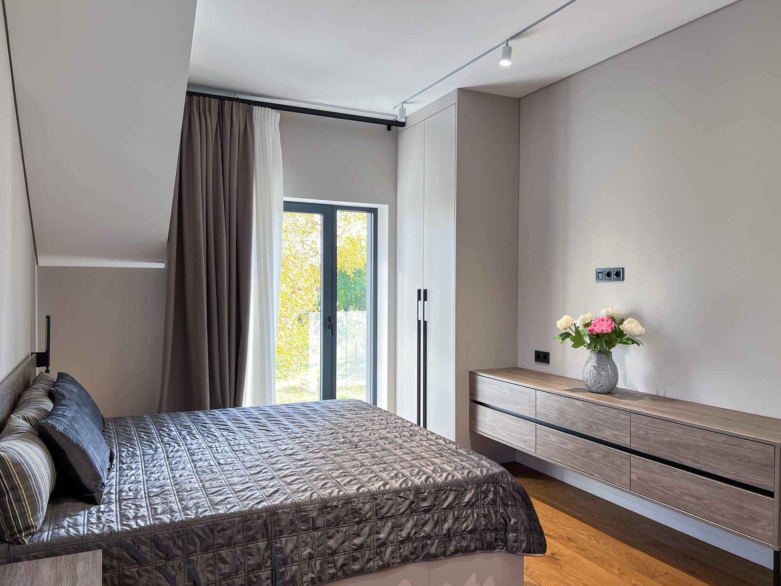       ',  ',    Obolon Residences, Smart Plaza,    24