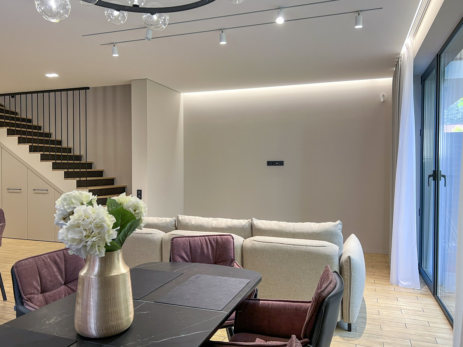       ',  ',    Obolon Residences, Smart Plaza,    10