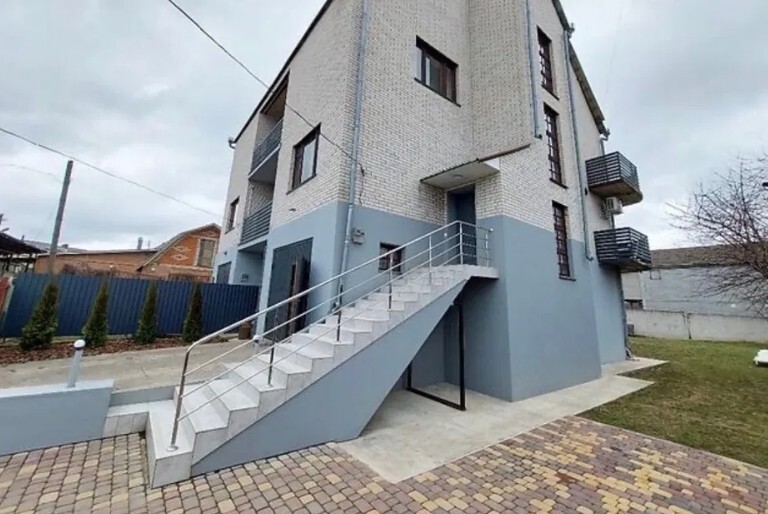 Продається 3-х поверховий будинок 250 кв.м. Старе місто. Реонт фото 1 Продається 3-х поверховий будинок 250 кв.м. Старе місто. Реонт фото 1