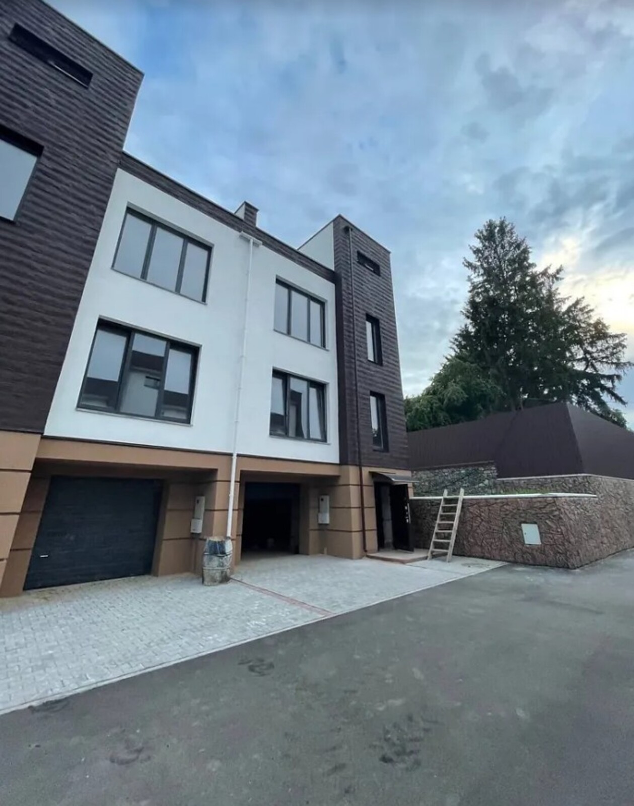 Продається 3 поверховий таунхаус. Sunny Village. Чорнові. фото 1 Продається 3 поверховий таунхаус. Sunny Village. Чорнові. фото 1