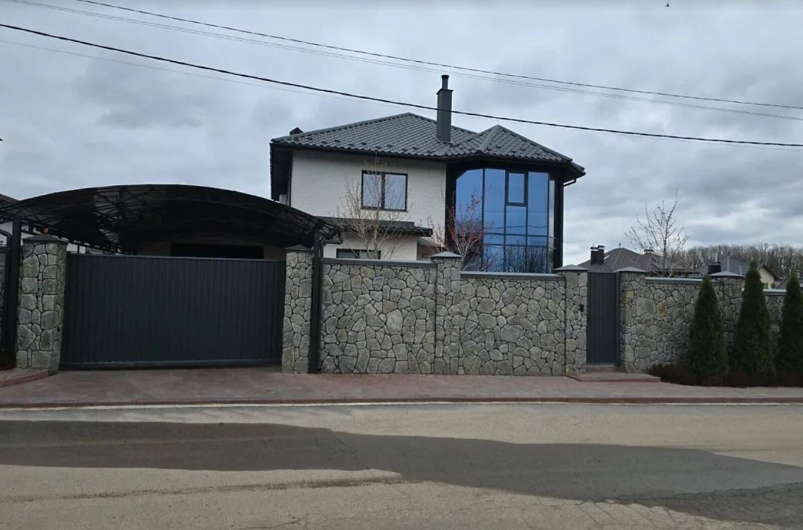 ������ 2 ����������� ������� � �������� � ������� �� 1000 �����, 325 ��. �, 4 ������, �� ���. ����� ���� 1