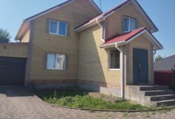 Продається 2-х поверховий будинок в старому місті. Гарний стан. Тихе місце. фото 1 Продається 2-х поверховий будинок в старому місті. Гарний стан. Тихе місце. фото 1