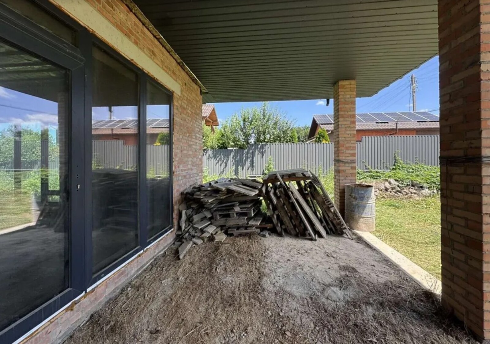 Продаж 1 поверхового будинку з ділянкою на 7.5 сотки, 130 кв. м, 3 кімнати фото 1 Продаж 1 поверхового будинку з ділянкою на 7.5 сотки, 130 кв. м, 3 кімнати фото 1