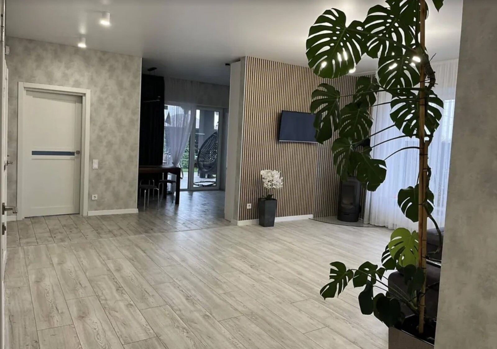 Продаж 1 поверхового будинку з ділянкою на 5.4 сотки, 133.6 кв. м, 3 кімнати. Витончений дизайн. фото 1 Продаж 1 поверхового будинку з ділянкою на 5.4 сотки, 133.6 кв. м, 3 кімнати. Витончений дизайн. фото 1