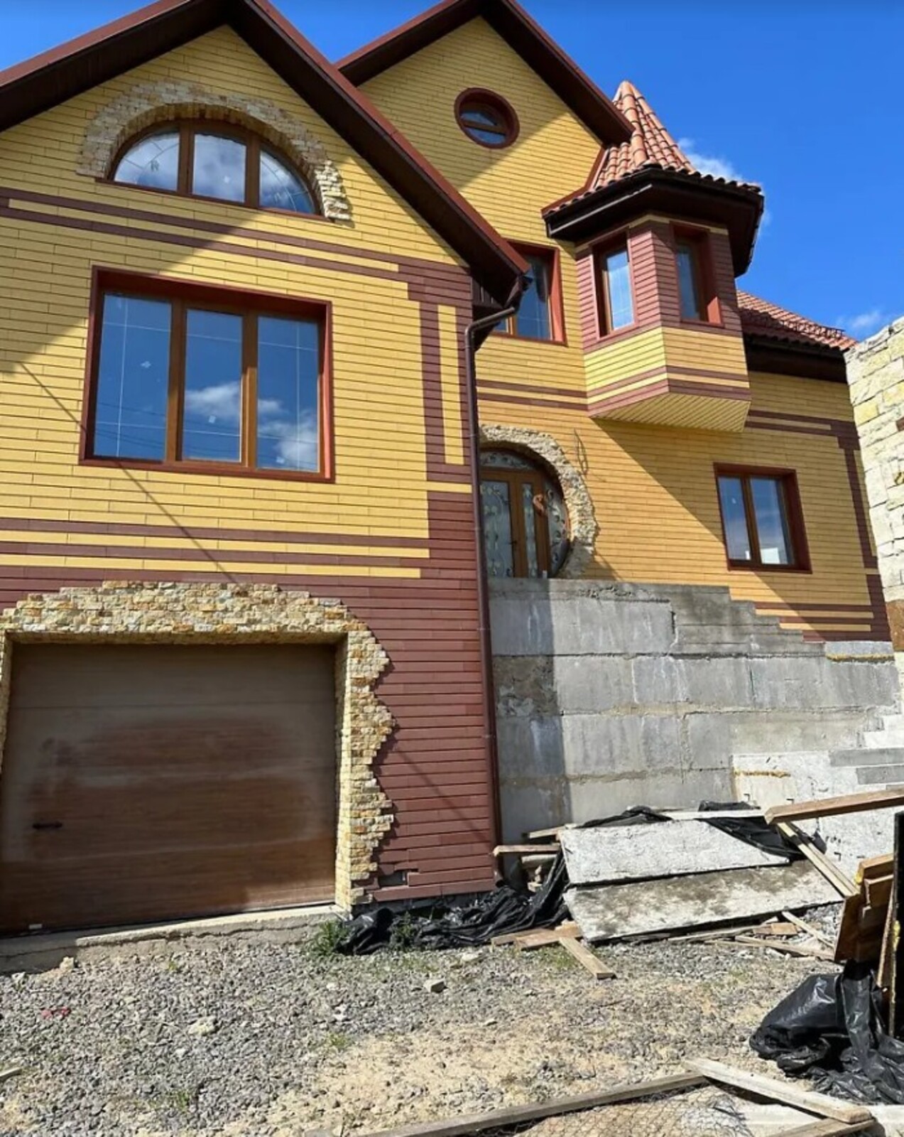 Продається 2-х поверховий будинок 385 кв.м. площа. фото 1 Продається 2-х поверховий будинок 385 кв.м. площа. фото 1