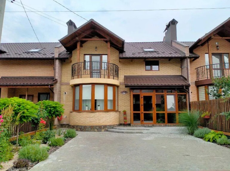 Продається розкішний танхаус з ремонтом. 121 кв. м. площа. с. Пирогово. Все сучасне якісне. фото 1 Продається розкішний танхаус з ремонтом. 121 кв. м. площа. с. Пирогово. Все сучасне якісне. фото 1