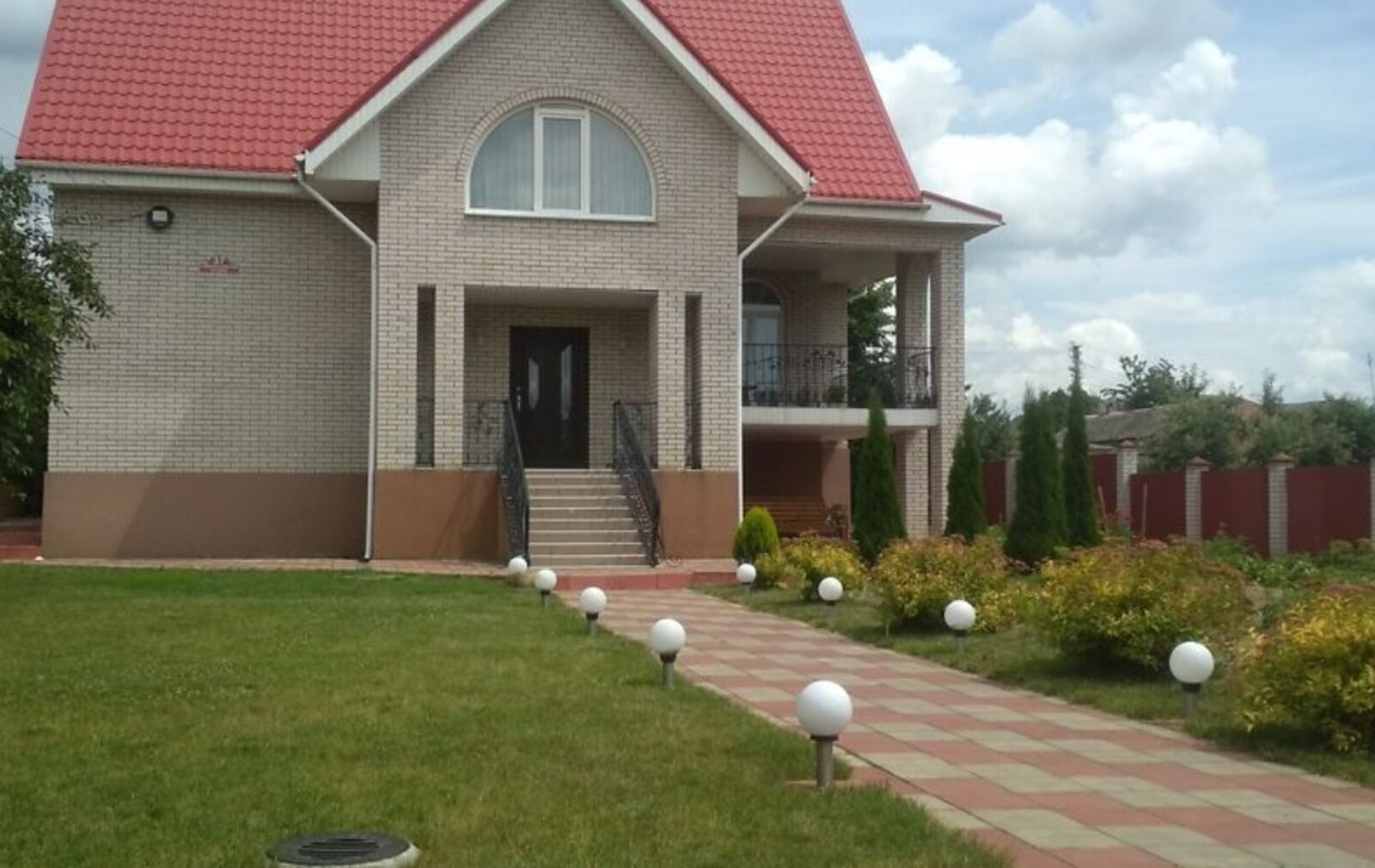 Продається 2-х поверховий будинок, 219 кв.м. Житловий. Р-н Старе місто фото 1 Продається 2-х поверховий будинок, 219 кв.м. Житловий. Р-н Старе місто фото 1