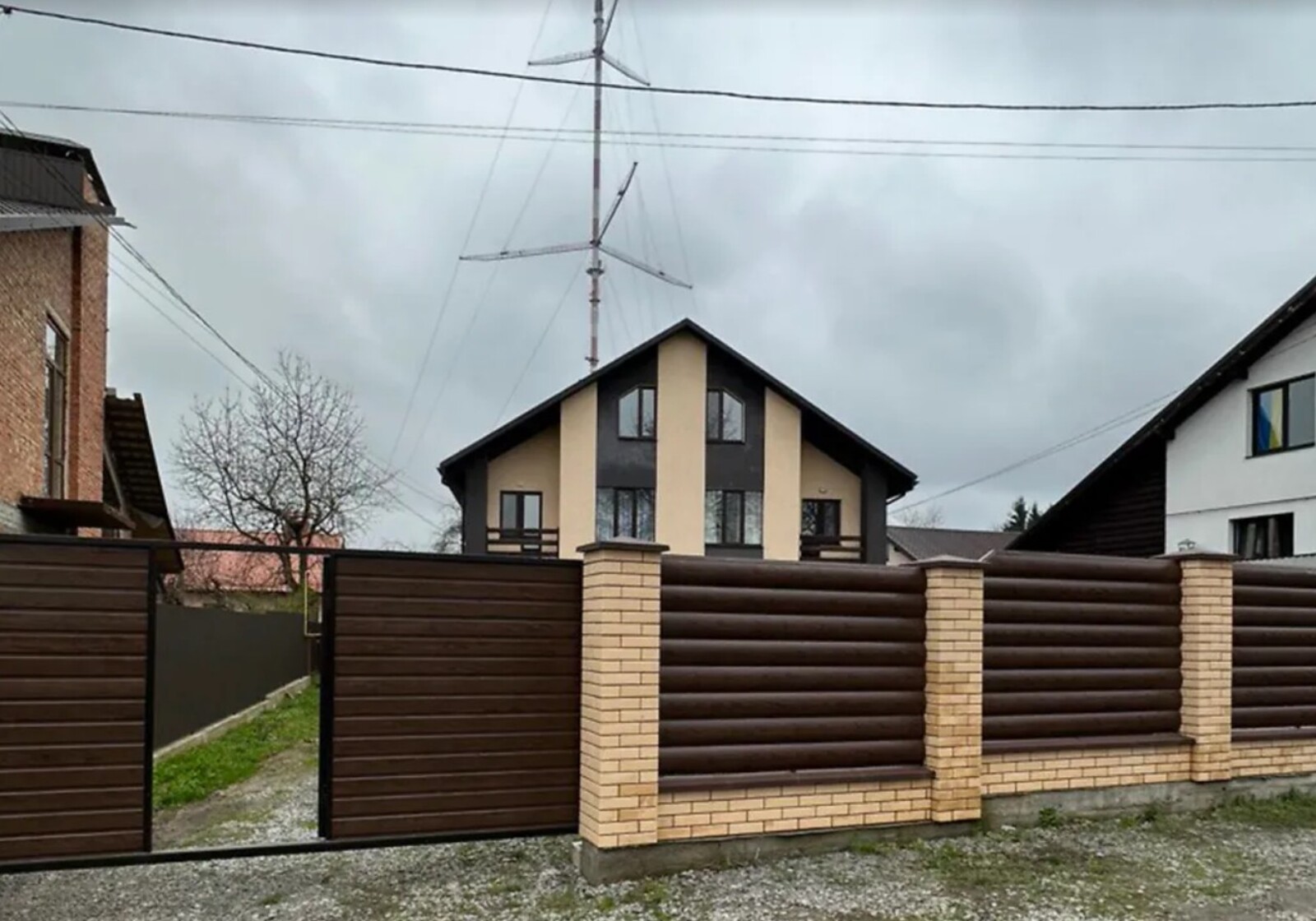 Продається 3-х поверховий будинок, з нови ремонтом фото 1 Продається 3-х поверховий будинок, з нови ремонтом фото 1