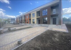 Продаж 2 поверхового таунхауса з ділянкою на 2 сотки, 117 кв. м, 3 кімнати, на вул. Пирогова фото 1 Продаж 2 поверхового таунхауса з ділянкою на 2 сотки, 117 кв. м, 3 кімнати, на вул. Пирогова фото 1