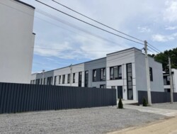 Продаж 2х поверхового таунхауса площею 97кв.м. з ділянкою, без ремонту. фото 3 Продаж 2х поверхового таунхауса площею 97кв.м. з ділянкою, без ремонту. фото 3