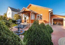 Продаж 1 поверхового будинку бесідка і ділянкою на 6 соток, 148 кв. м. Ленінський район фото 1 Продаж 1 поверхового будинку бесідка і ділянкою на 6 соток, 148 кв. м. Ленінський район фото 1