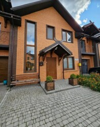 Продаж 2 поверхового таунхауса з ділянкою на 4 сотки, 132 кв. м, 4 кімнати фото 2 Продаж 2 поверхового таунхауса з ділянкою на 4 сотки, 132 кв. м, 4 кімнати фото 2