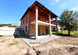 Продаэться 2-х поверховий житловий будинок р-н Пятничани фото 4 Продаэться 2-х поверховий житловий будинок р-н Пятничани фото 4