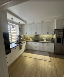 Продаж 3 поверхового будинку з гаражем і ділянкою на 5 соток, 220 кв. м, 4 кімнати. Відмінний стан. фото 12 Продаж 3 поверхового будинку з гаражем і ділянкою на 5 соток, 220 кв. м, 4 кімнати. Відмінний стан. фото 12