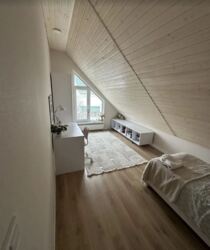 Продаж 3 поверхового будинку з гаражем і ділянкою на 5 соток, 220 кв. м, 4 кімнати. Відмінний стан. фото 2 Продаж 3 поверхового будинку з гаражем і ділянкою на 5 соток, 220 кв. м, 4 кімнати. Відмінний стан. фото 2