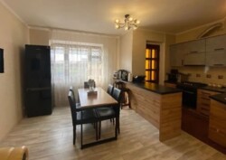 Продається 3-х поверховий будинок 250 кв.м. Старе місто. Реонт фото 6 Продається 3-х поверховий будинок 250 кв.м. Старе місто. Реонт фото 6