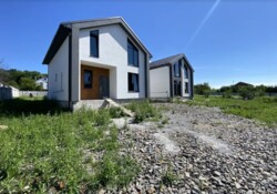 Продається 2-х поверховий будинок, без ремонту. Р-н Пятничани. фото 1 Продається 2-х поверховий будинок, без ремонту. Р-н Пятничани. фото 1