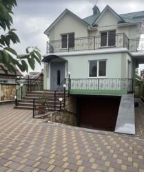 Продаж 2 поверхового будинку бесідка і ділянкою на 3 сотки, 230 кв. м, 4 кімнати, на вул. Михайла Драгоманова фото 1 Продаж 2 поверхового будинку бесідка і ділянкою на 3 сотки, 230 кв. м, 4 кімнати, на вул. Михайла Драгоманова фото 1