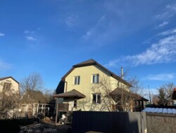 Продаєтьс 2-х поверховий будинок у затишному місці із чудовими сусідами. с.Пирогова, вул. Гідротехнічна фото 9 Продаєтьс 2-х поверховий будинок у затишному місці із чудовими сусідами. с.Пирогова, вул. Гідротехнічна фото 9