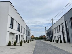 Продаж 2х поверхового таунхауса площею 97кв.м. з ділянкою, без ремонту. фото 2 Продаж 2х поверхового таунхауса площею 97кв.м. з ділянкою, без ремонту. фото 2