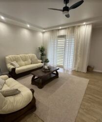 Продаж 3 поверхового будинку з гаражем і ділянкою на 5 соток, 220 кв. м, 4 кімнати. Відмінний стан. фото 1 Продаж 3 поверхового будинку з гаражем і ділянкою на 5 соток, 220 кв. м, 4 кімнати. Відмінний стан. фото 1