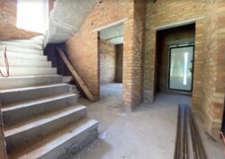 Продається 2-х поверховий будинок, без ремонту. Р-н Пятничани. фото 9 Продається 2-х поверховий будинок, без ремонту. Р-н Пятничани. фото 9