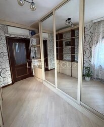 ������ 3 ����������� ������� � ��������� � ������� �� 4.65 �����, 186.9 ��. �, 6 �����, �� ���. ������ ���� 28