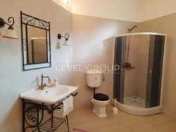 ������ �������� ������� $420ext{ �}^2$ � �������� �� ������ � �. ��������� (13 �� �� ����) ���� 9