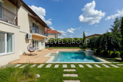          'Grand Villas.  4