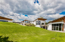 Сучасний будинок у стилі Hi-Tech з виходом на Дніпро фото 1 Сучасний будинок у стилі Hi-Tech з виходом на Дніпро фото 1