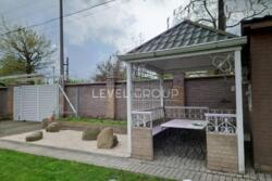 Ексклюзивний будинок з приватною ділянкою, садом, ставком та власним укриттям на Русанівських Садах фото 4 Ексклюзивний будинок з приватною ділянкою, садом, ставком та власним укриттям на Русанівських Садах фото 4