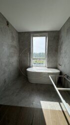 Country Townhouse .    14