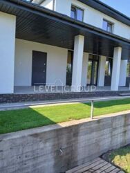 ����� 2 ���������� ������� � �������, ������ 8 �����. ���� 12