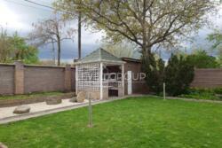 Ексклюзивний будинок з приватною ділянкою, садом, ставком та власним укриттям на Русанівських Садах фото 2 Ексклюзивний будинок з приватною ділянкою, садом, ставком та власним укриттям на Русанівських Садах фото 2