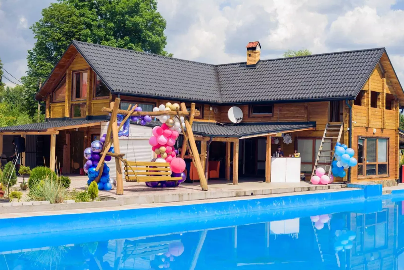 Продається територія з 3 будинками(16+16+20 людей) і 2 міні будинками(4+4) фото 1 Продається територія з 3 будинками(16+16+20 людей) і 2 міні будинками(4+4) фото 1