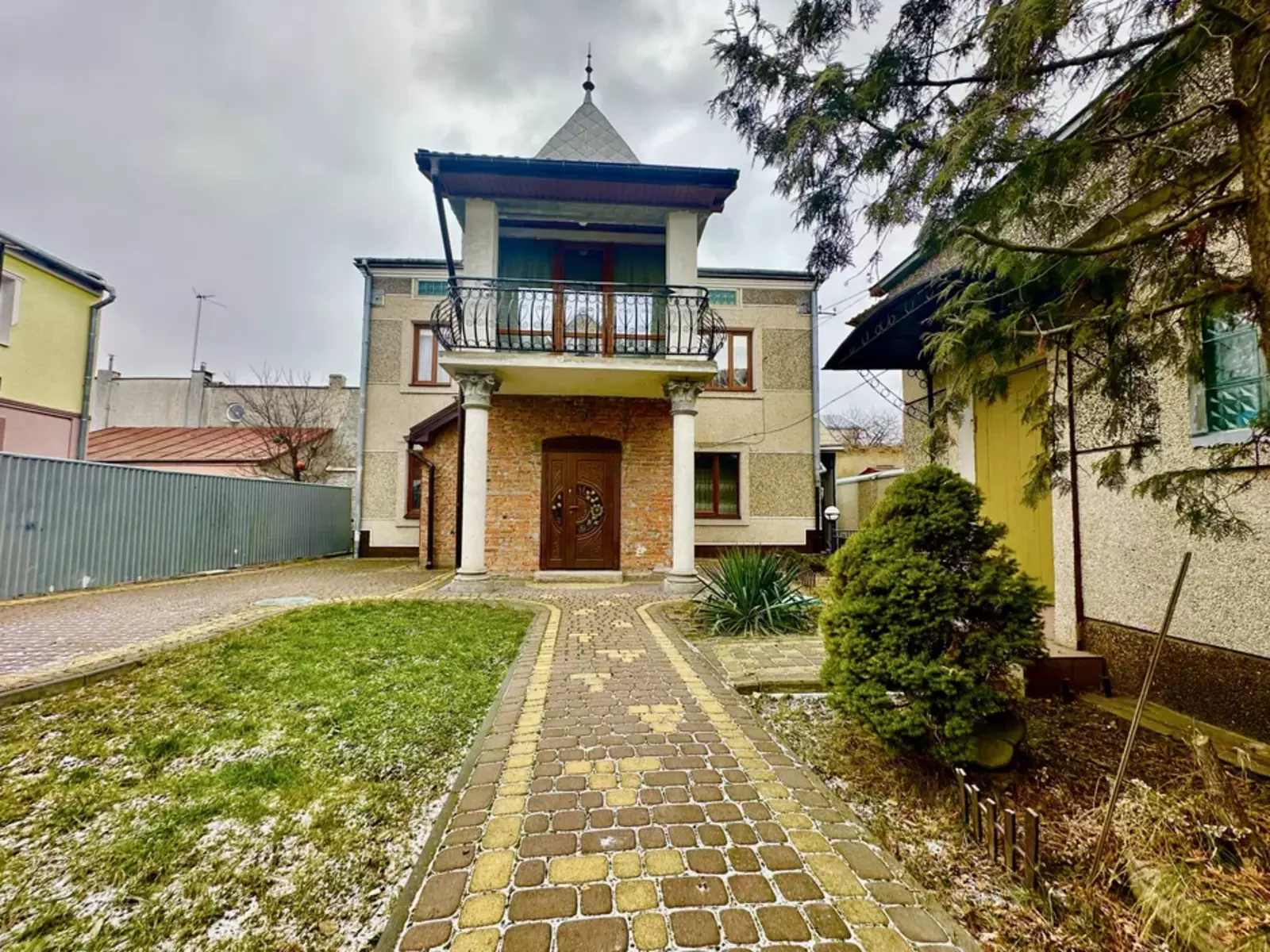 Продаж особняку у Львові по вулиці Богдана Хмельницького фото 1 Продаж особняку у Львові по вулиці Богдана Хмельницького фото 1