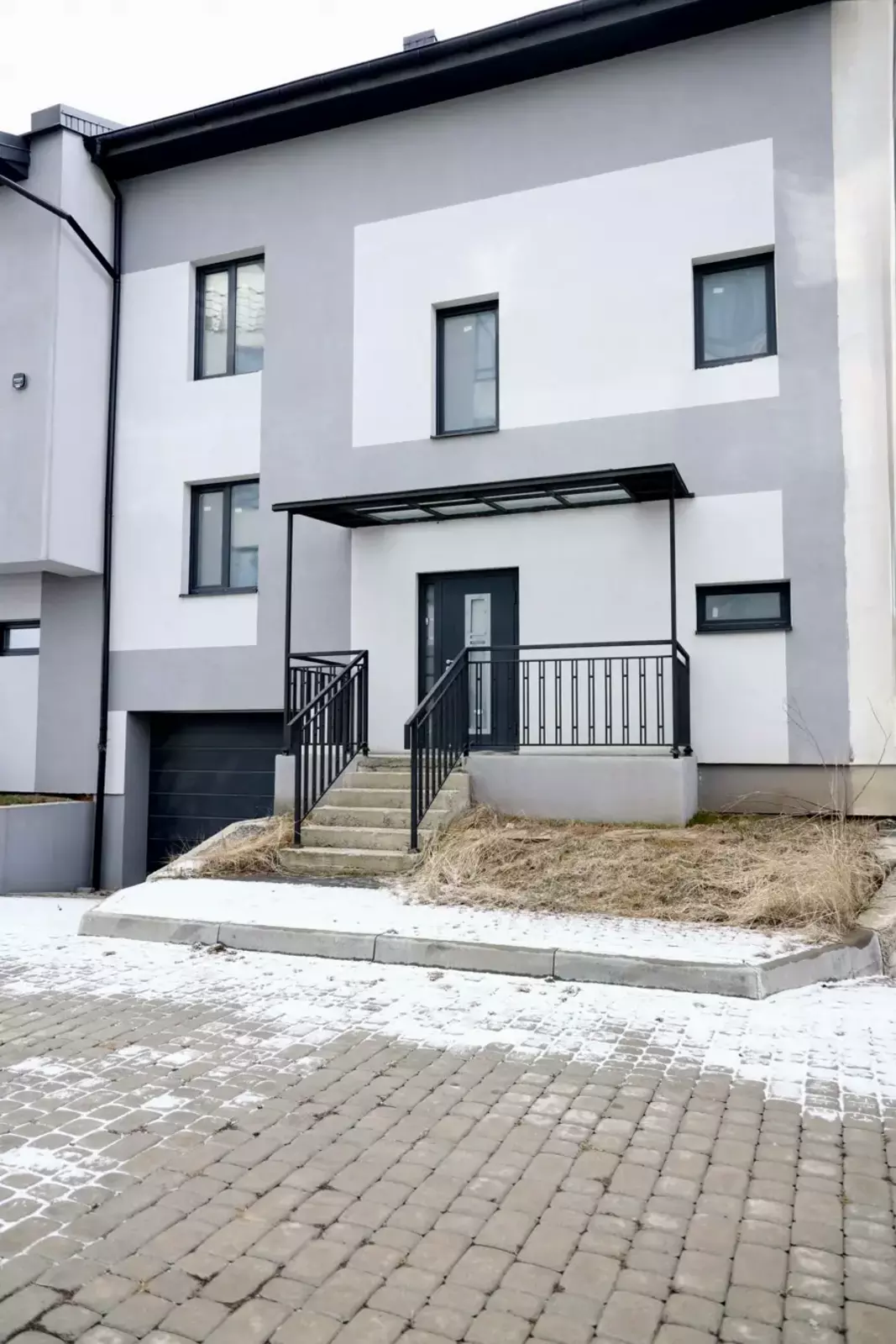 Продаж сучасного 3-поверхового таунхаусу у м. Винники, вул. Лисика, 25 фото 1 Продаж сучасного 3-поверхового таунхаусу у м. Винники, вул. Лисика, 25 фото 1