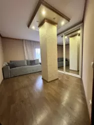       ,    8